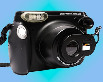 Fujifilm Instax 210 Instant Weitwinkel-Kamera mit Selfie-Nahlinse