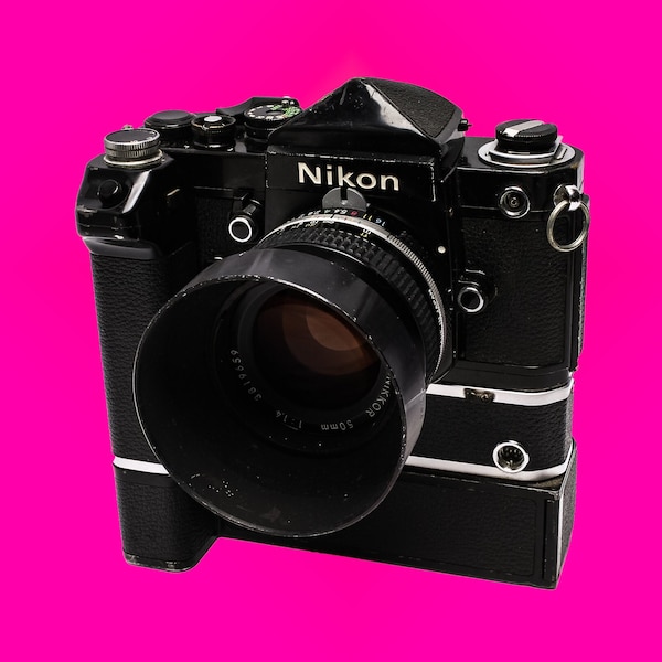 Nikon F2 Zwart met DE-1 prisma, MD-2 / MB-1, 50 mm F1.4 Nikkor Journalist Iron Horse, bekijk het eens