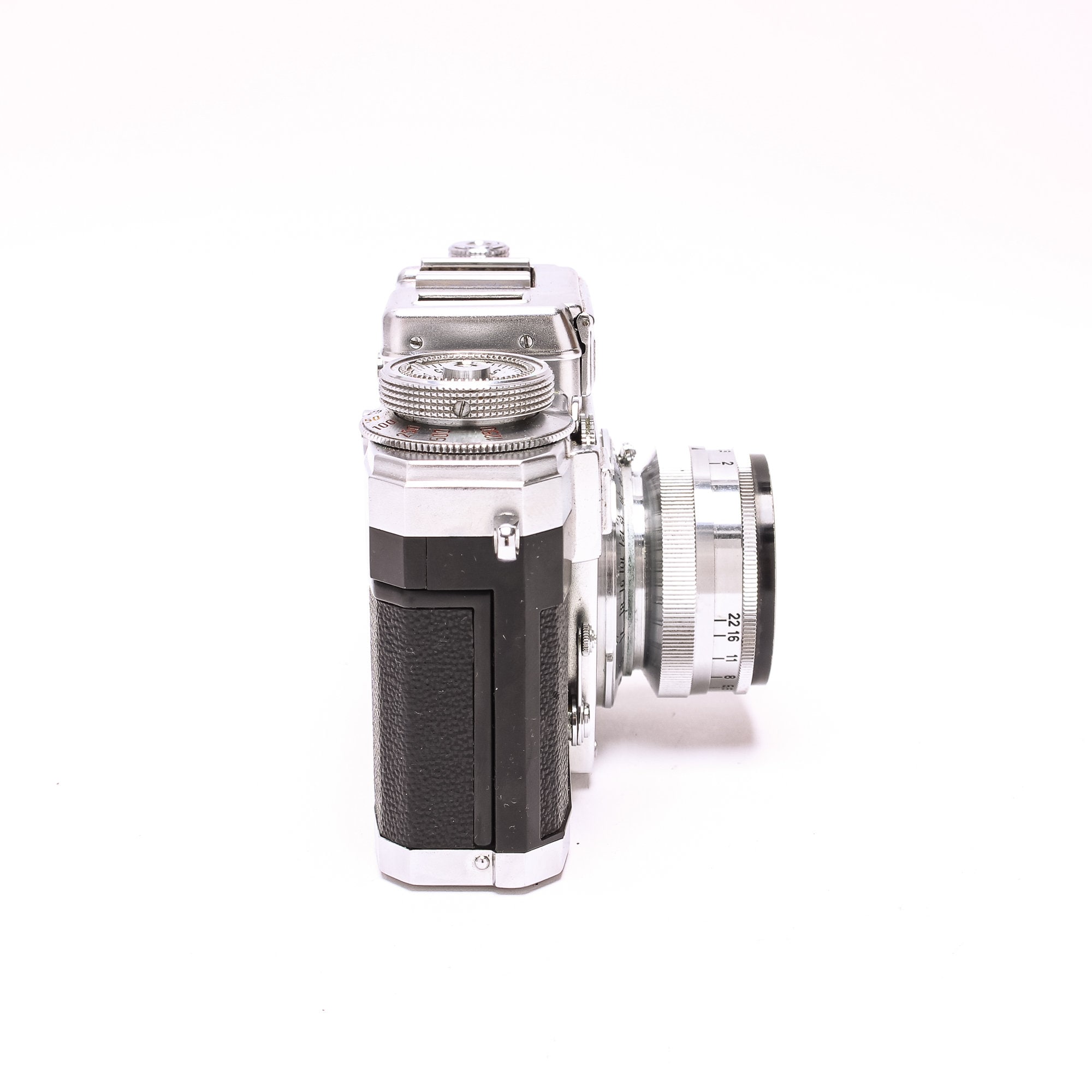 50 mm F2 ゾナーレンズを搭載したツァイス コンタックス IIIa カラー
