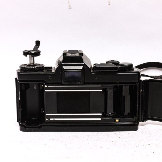 Olympus OM-4 + 50mm F1.8 Zuiko Lens, Amazing Metering System Olympus OM-4 + 50mm F1.8 Zuiko Lens, Amazing Metering System