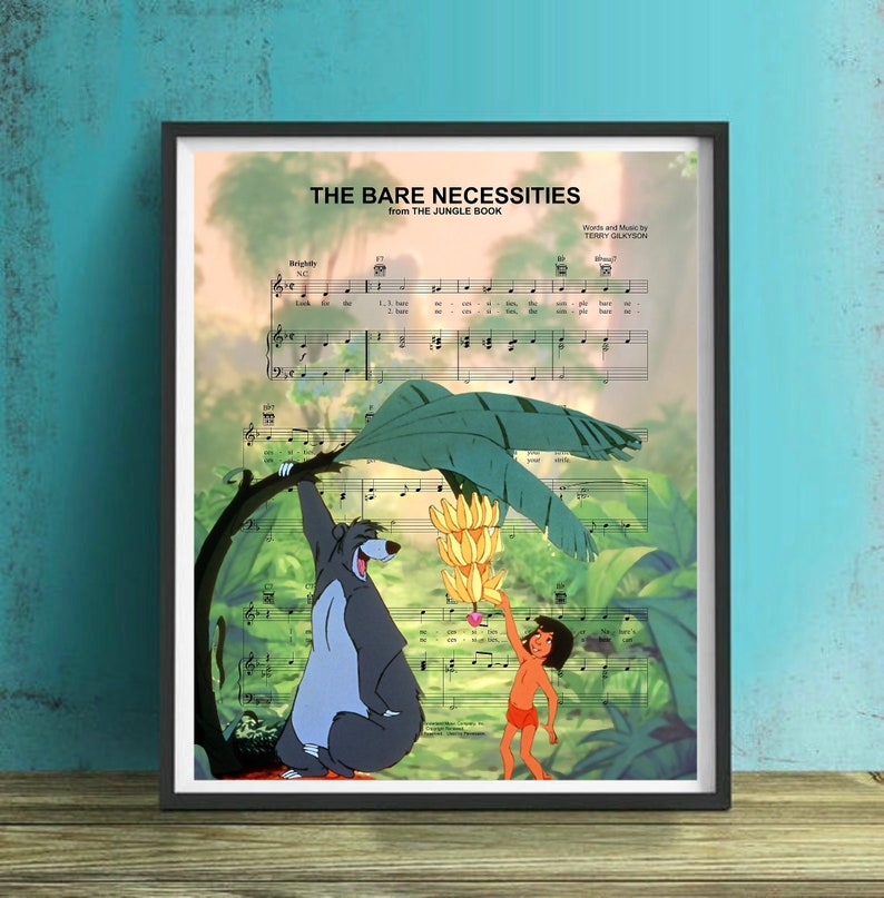 Pu&ograve; includere: Un poster di spartito stampabile con la canzone "Il bare necessities" dal film Disney Il libro della giungla. Il poster presenta Baloo l'orso e Mowgli dal film d'animazione.