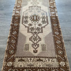 tapis vintage 1&#39;9x3&#39;8 pi fait main, tapis turc, tapis ancien, tapis Oushak, tapis noué à la main, tapis en laine, tapis de salle de bain, tapis de vanité,