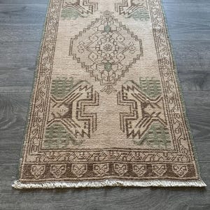 tapis vintage 2 x 3&#39;4 pi fait main, tapis turc, tapis ancien, tapis Oushak, tapis noué à la main, tapis en laine, tapis de salle de bain, tapis de vanité,