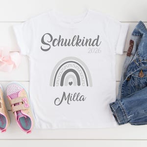 T-Shirt zur Einschulung Schulkind 2026 mit Namen Regenbogen / Schulkind T-Shirt / Erster Schultag / T-Shirt Erster Schultag grau-grau