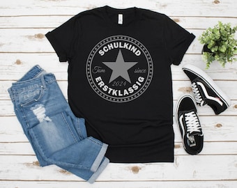 T-Shirt zur Einschulung  Schulkind mit Namen  / Einschulungsshirt / Erster Schultag / T-Shirt Erster Schultag