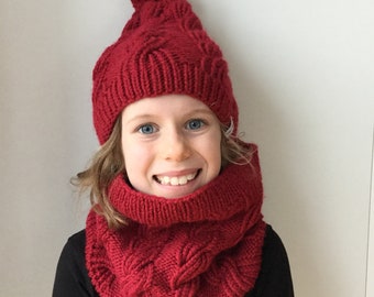 Set cap scarf Red braid pattern