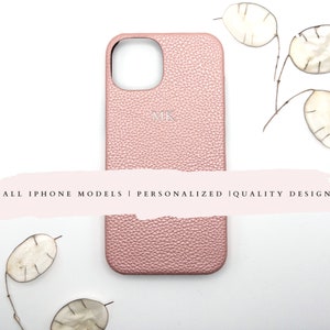 Coque pour iPhone en cuir végétalien rose nacré - Coque personnalisée à monogramme pour iPhone 16, 15, 14, 13, 12, 11, X, 8, 7, Mini, Pro, Max, cadeau parfait