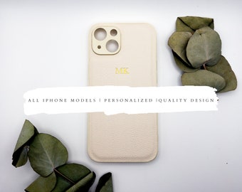 Coque personnalisée beige et blanche pour iPhone à monogramme - Coque design en cuir végétalien gaufré pour iPhone 15, 14, 13, Mini, Pro, Max, tous les iPhones