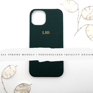 Dunkelgrüne Vegan Leder iPhone Hülle - personalisierte Monogramm Hülle für iPhone 16, 15, 14, 13, 12, 11, Xr, X, 8, 7, Mini, Pro, Max