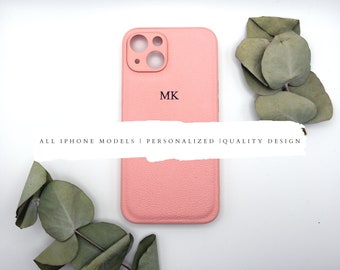 Coque de portable personnalisée en cuir végétalien monogramme rose en relief - Adorable cadeau pour iPhone 15, iPhone 14, iPhone 13, iPhone 12, 11 Pro Max Mini, iPhone XR, 8