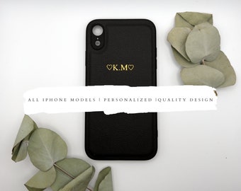Personalisierte iPhone Hülle aus veganem Leder mit Monogramm - iPhone 15, 14, 13, 12, 11, Xr, X, 8, 7, Mini, Pro, Max - Schützen Sie Ihr Handy mit Stil