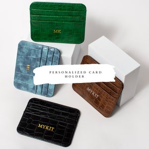 Einzigartiger Kartenhalter aus veganem Leder mit benutzerdefinierten Initialen in Eidechsenästhetik, handgefertigte Designer-Geldbörse - Die perfekte Geschenkidee