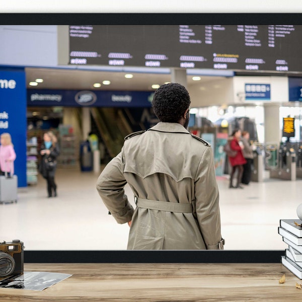 Streetfotografie, 70er Look, London Waterloo, Waterloo Station, Trenchcoat, Alltag, Stadtleben, Urban Print, London Life