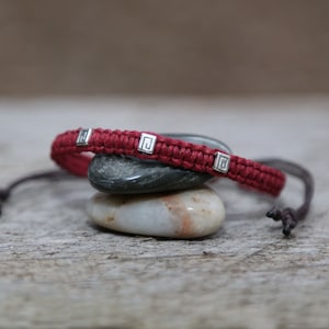 Men&#39;s Dark Red Square Knot Bracelet, Square Silver Beads, Handmade Jewelry, Birthday Gift, Anniversary Gift for Man