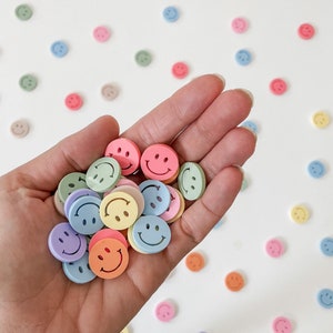 Konfetti Tischdeko Geburtstag Acryl, wiederverwendbar und nachhaltig, Motive bunte Streudeko Mottoparty Smileys, Geburtstagsdeko Glitzer
