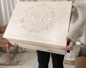 Erinnerungskiste personalisiert mit Acryl 3D-Namen – Holzbox mit Gravur – Geschenk zur Geburt, Taufe oder Hochzeit, Erinnerungsbox Baby