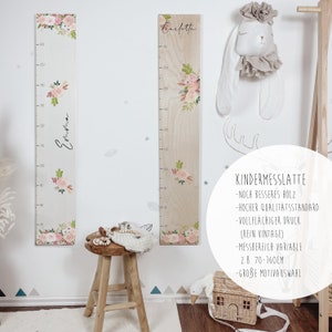 Barra de medição infantil Mar de Flores Rosas minimalista - barra de medição de madeira, decoração de parede de quarto infantil