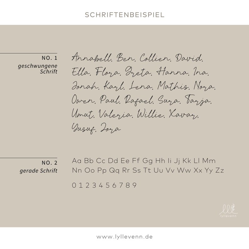 Puede incluir: Un fondo beige con texto negro. El texto dice "SCHRIFTENBEISPIEL" en la parte superior. Debajo de eso, el texto dice "NO. 1" y "geschwungene Schrift" seguido de una lista de nombres en cursiva. Debajo de eso, el texto dice "NO. 2" y "gerade Schrift" seguido del alfabeto en min&uacute;sculas y los n&uacute;meros del 0 al 9.