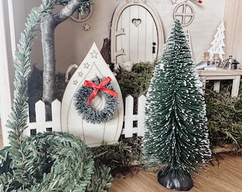 hauseingang weihnachtlich dekorieren Weihnachtlicher Wie gefällr es euch? #hauseingang #weihnachten #xmas #chrismasdecor #haustür #haustürdeko #haustürdekoration #weihnachtlicherhauseingang Farbe:KDI Grün