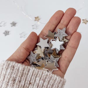 Confettisterren zijn de perfecte decoratie van acryl, als moderne tafeldecoratie, ook voor taartdecoratie, tafelconfetti als cadeau