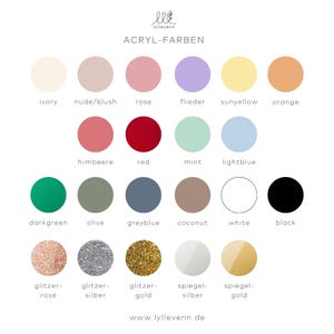 K&ouml;nnte beinhalten: Eine Farbkarte mit 18 verschiedenen Acrylfarben, darunter Elfenbein, Nude/Blush, Rose, Flieder, Sonnengelb, Orange, Himbeere, Rot, Minze, Hellblau, Dunkelgr&uuml;n, Oliv, Grau-Blau, Kokosnuss, Wei&szlig;, Schwarz, Glitzer-Rosa, Glitzer-Silber, Glitzer-Gold, Spiegel-Silber und Spiegel-Gold. Die Karte enth&auml;lt auch den Text "ACRYL-FARBEN" und "www.lyllevenn.de".