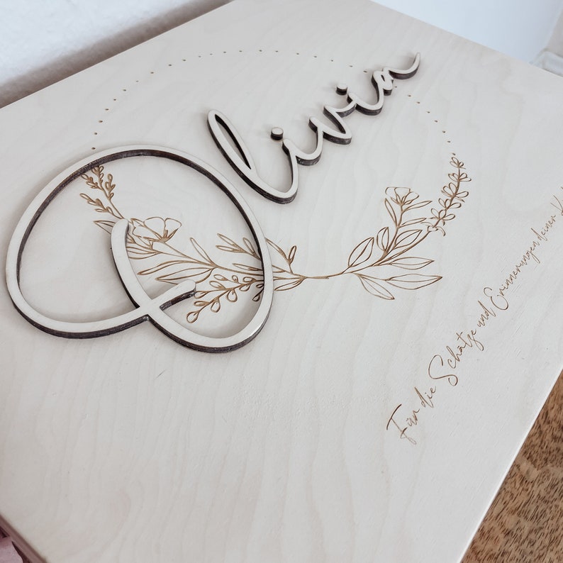 3D Erinnerungskiste Holzkiste personalisiert Blumenkranz personalisierte Erinnerungsbox Aufbewahrung Holzkiste Baby Bild 9