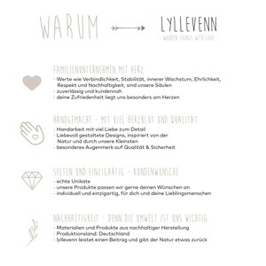 Puede incluir: Un gr&aacute;fico con el texto "WARUM" y una flecha que apunta hacia la derecha. El texto "LYLLEVENN - WOODEN THINGS WITH LOVE -" est&aacute; a la derecha de la flecha. El gr&aacute;fico enumera las razones por las que la empresa es &uacute;nica, incluyendo el hecho de ser familiar, hecha a mano con amor y sostenible.