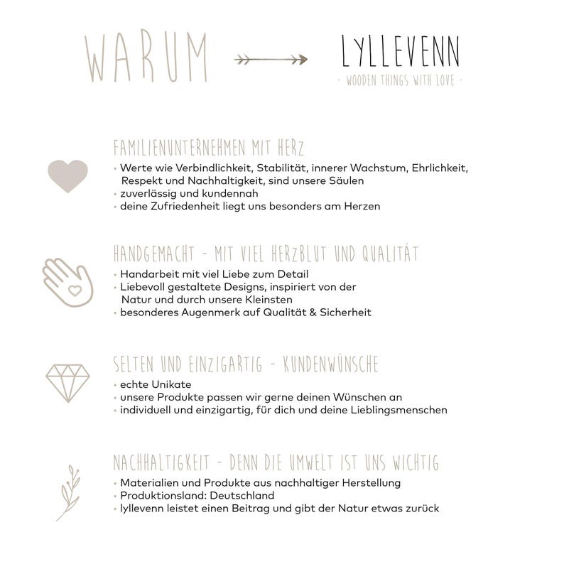 Puede incluir: Un gr&aacute;fico con el texto "WARUM" y una flecha que apunta hacia la derecha. El texto "LYLLEVENN - WOODEN THINGS WITH LOVE -" est&aacute; a la derecha de la flecha. El gr&aacute;fico enumera las razones por las que la empresa es &uacute;nica, incluyendo el hecho de ser familiar, hecha a mano con amor y sostenible.