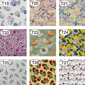Peut inclure: Neuf &eacute;chantillons de tissu avec divers motifs. Les motifs comprennent des coquillages, des motifs floraux, des cachemires, des citrouilles, des citrons, des raquettes de tennis, des cerises et des champignons. Chaque &eacute;chantillon est &eacute;tiquet&eacute; avec un "T" suivi d'un num&eacute;ro.