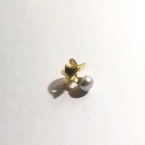 Men Women Small Gold Lapel Or Tie 6mm Freshwater Silver Gray Button Pearl Formal Brooch Pin