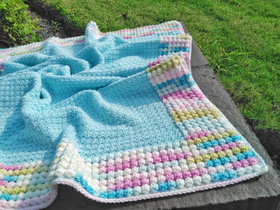 Blanket Stitch Throw (Free Crochet Blanket Pattern) - Yarnique