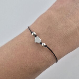 Pulsera corazón minimalista, pulsera macrame, pulsera corazón delicado, pulsera diferentes colores, pulsera corazón pequeño, pulsera amistad