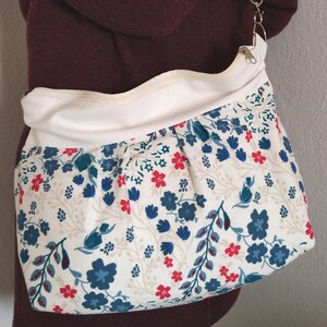 Umhängetasche Blumen Kunstleder , Schultertasche Kunstleder weiß, Stofftasche Blumen, Tasche mit verstellbarem Gurt, Shopper Kunstleder weiß