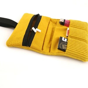 Tabaktasche Cord Senfgelb, Tabakbeutel Cord gelb, Tabaktasche senfgelb, Tabaktasche mit vielen Fächern, Tabaktasche mit Gummiband