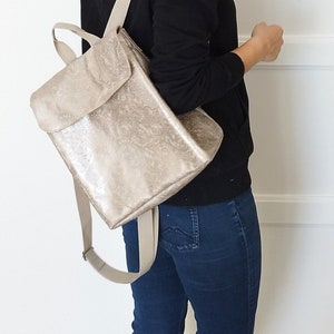 Sac à dos simili cuir rose doré brillant, sac à dos cousu brillant, bretelles réglables, agrandissement possible, poches intérieures