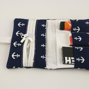Tabakstas anker, tabakszak maritiem, tabakszak blauw en wit, tabakszak anker, tabakszak met veel vakken, tabakszak met elastische band