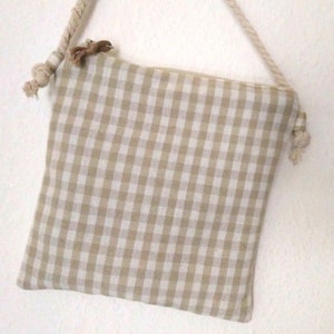 Tasche beige kariert mit Kordel, kleine Umhängetasche boho, Stofftasche mit Kordel kariert, flache Umhängetasche beige weiß
