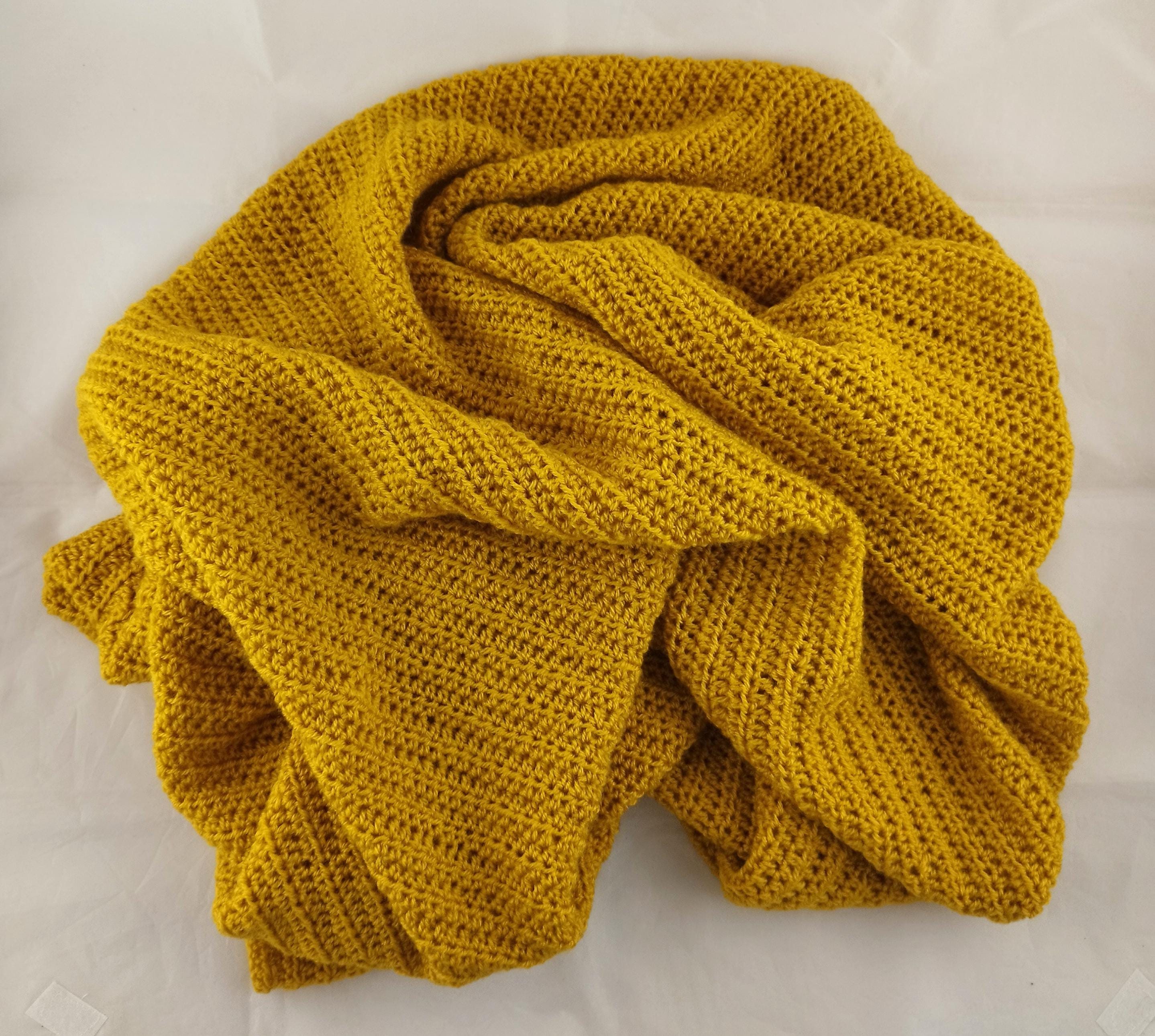 Decke Senfgelb gehäkelt, Kuscheldecke gelb, gehäkelte Couchdecke, senfgelbe Decke, weiche Decke, Couchdecke, Herbstdecke, Winterdecke
