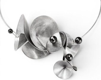 SOUND | DECIBEL 1 Bold Conical Statement Necklace with Simulated Pearls