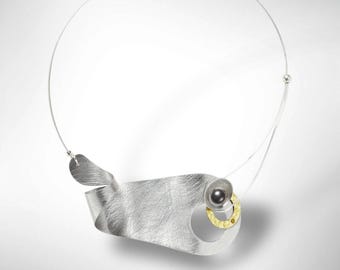 GEOMETRIC STUDIES | BRUSH Wavy Metal Statement Necklace Front Closure with Jade