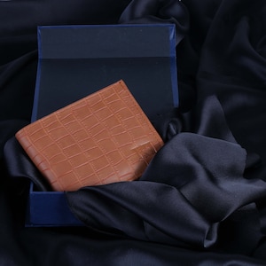 Hercules (Matte Tan) Cartera de hombre / Regalo del día del padre / Cartera de hombre Camel / Cartera de cuero sintético vegano / Cartera de hombre de cuero de cocodrilo marrón