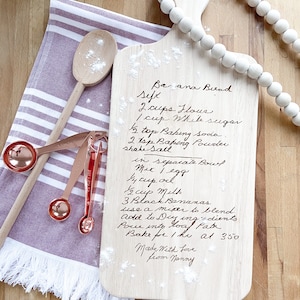 Planche à découper gravée pour recette manuscrite