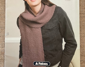 Patons Knitting Book. Accessories Diploma Gold DK.