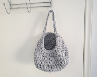 Hanging pod basket