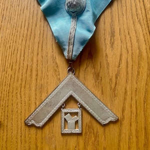 Vintage Masonic Worshipful Master Jewel & Collar. Medal Presented to A G Tribe Guildford Masons Lodge