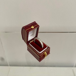 Unusual Vintage Style Ring Box. Antique Style Jewellery Box to display a Wedding or Engagement Ring