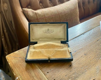 Vintage Jewellery Box for a watch. Antique Jewelry Box. Antique Watch Box. Jewellers Wristwatch Box
