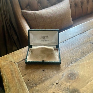 Vintage sieradendoosje voor een horloge. Antieke juwelendoos. Antieke horlogedoos. Juweliers polshorloge doos
