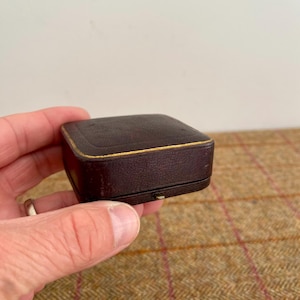 Vintage Tooled Leather Jewelry Box. Antique Jewellery Box. Vintage Brooch Box