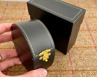 Vintage Style Bracelet Box. Antique style jewellery box. Luxury Jewelry Box for a bangle